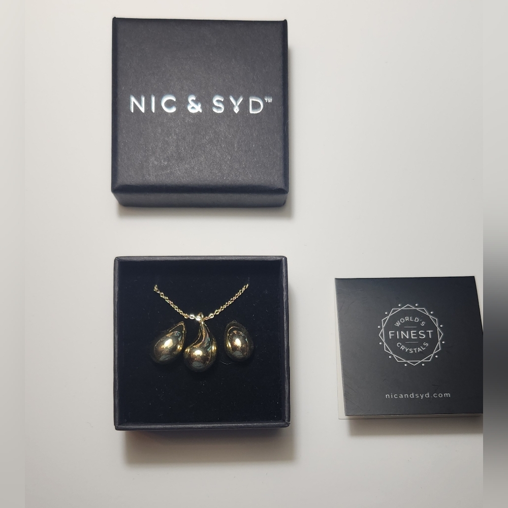 Nic And Syd Droplet Necklace And Earring Set NWOT